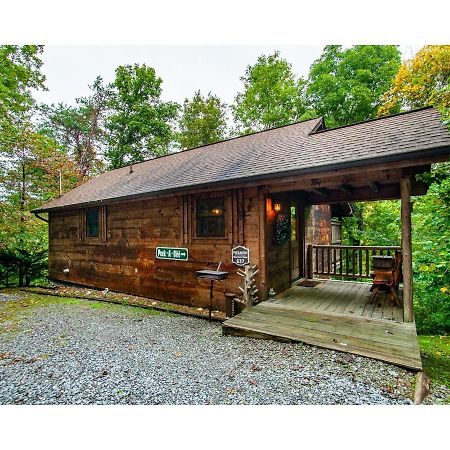 Peekaboo With Hot Tub, Pool Table, And Jacuzzi Villa Pigeon Forge Ngoại thất bức ảnh