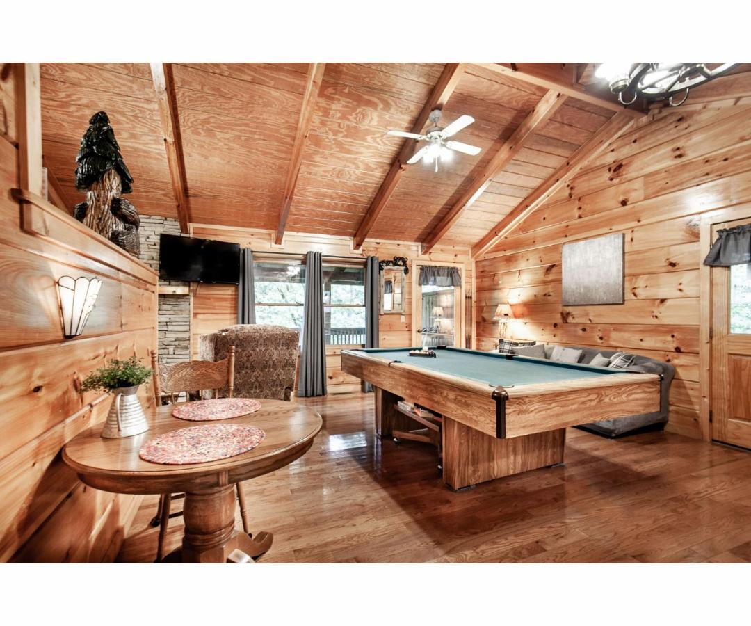 Peekaboo With Hot Tub, Pool Table, And Jacuzzi Villa Pigeon Forge Ngoại thất bức ảnh