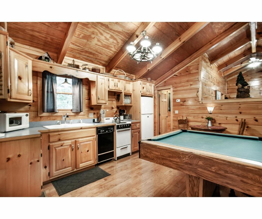 Peekaboo With Hot Tub, Pool Table, And Jacuzzi Villa Pigeon Forge Ngoại thất bức ảnh