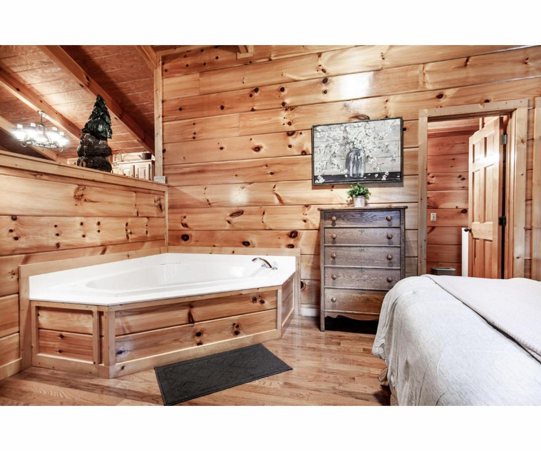 Peekaboo With Hot Tub, Pool Table, And Jacuzzi Villa Pigeon Forge Ngoại thất bức ảnh