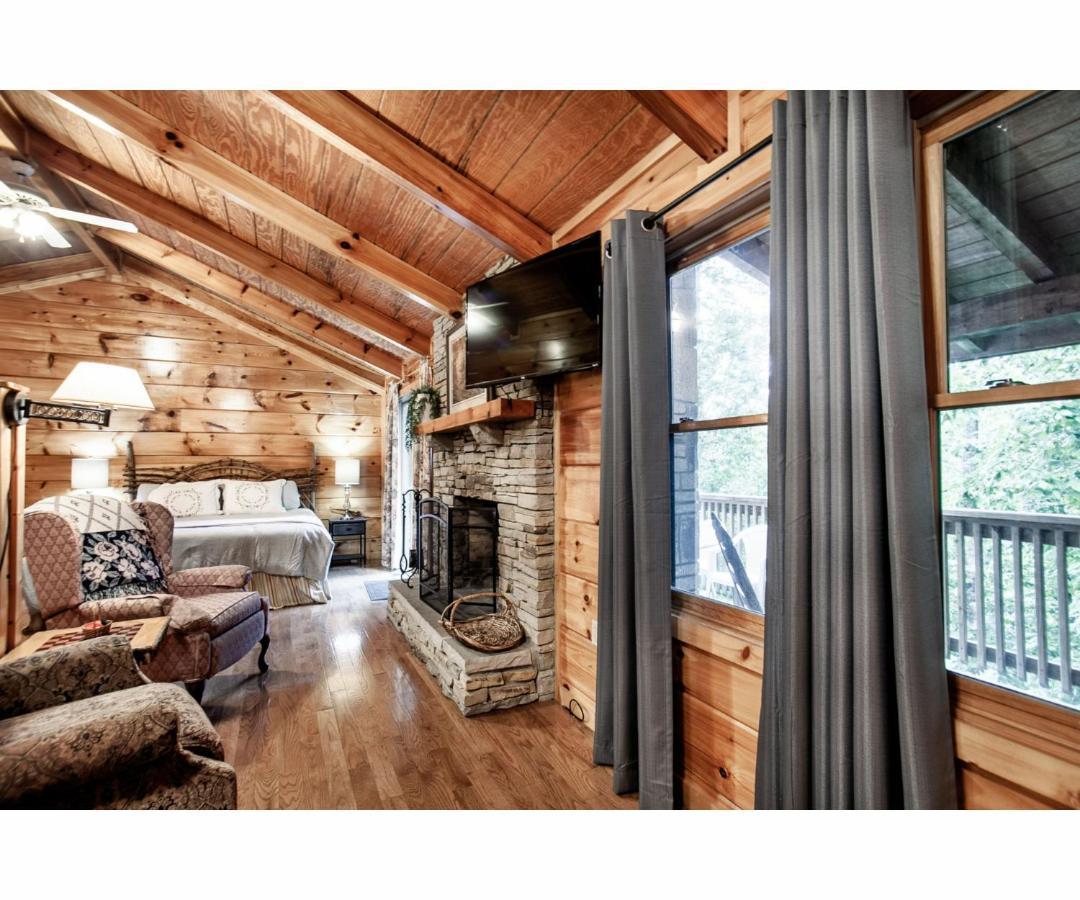 Peekaboo With Hot Tub, Pool Table, And Jacuzzi Villa Pigeon Forge Ngoại thất bức ảnh