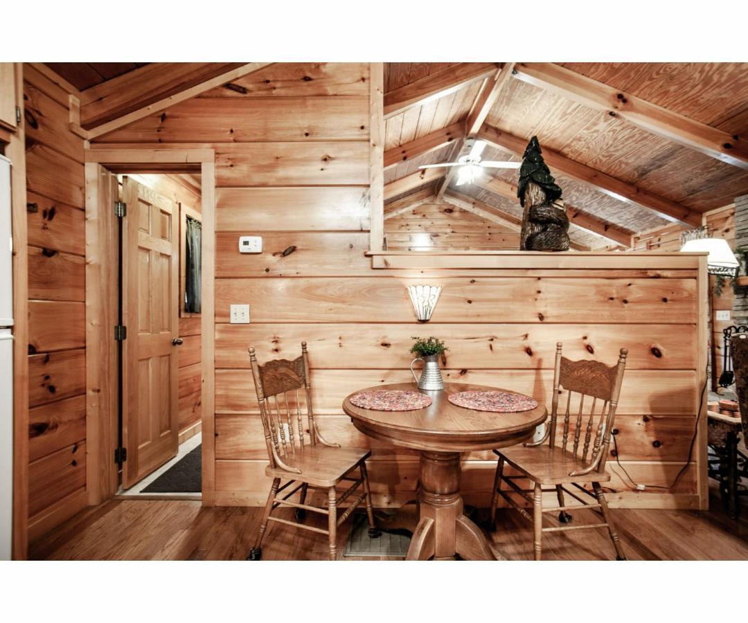 Peekaboo With Hot Tub, Pool Table, And Jacuzzi Villa Pigeon Forge Ngoại thất bức ảnh