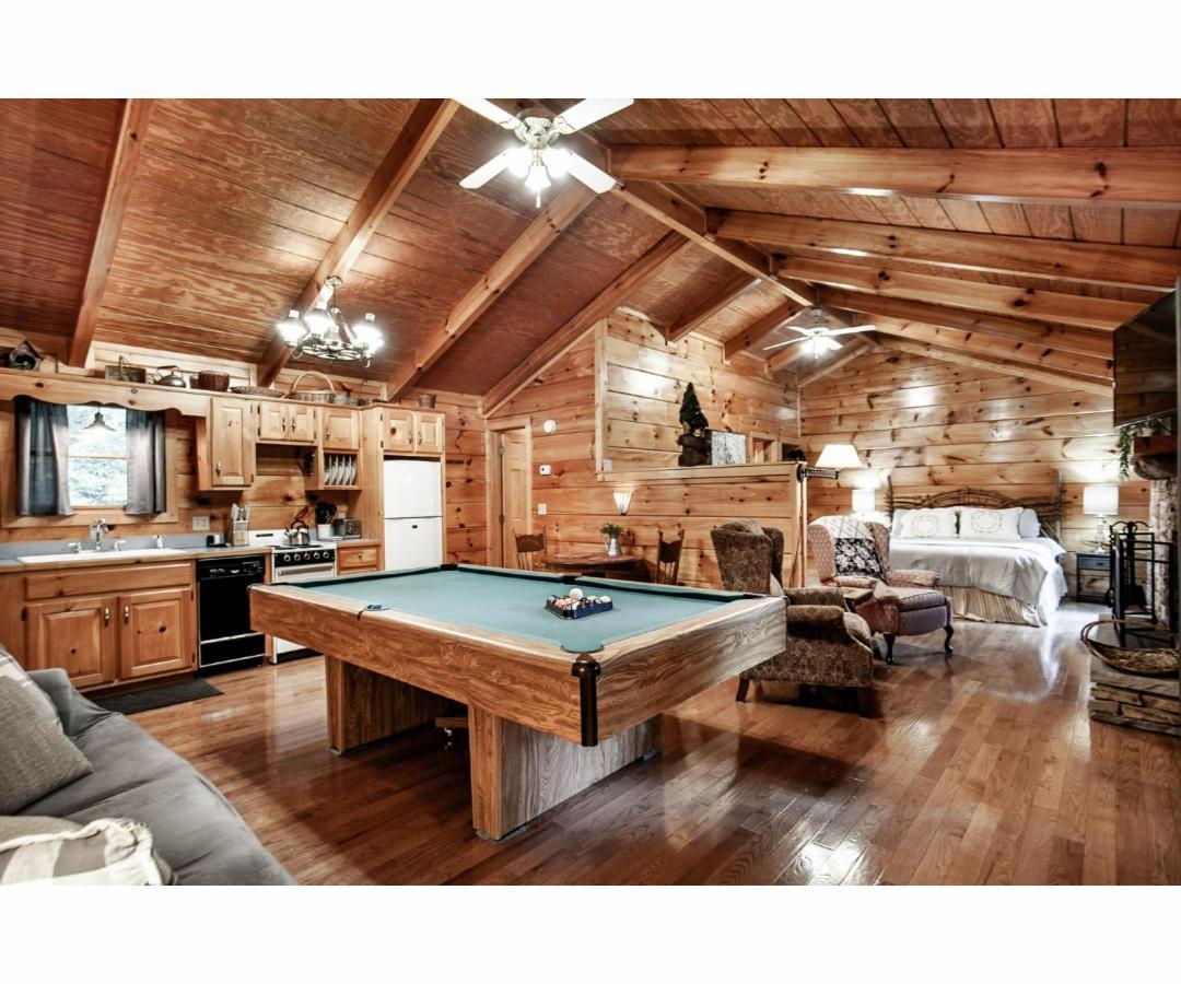 Peekaboo With Hot Tub, Pool Table, And Jacuzzi Villa Pigeon Forge Ngoại thất bức ảnh