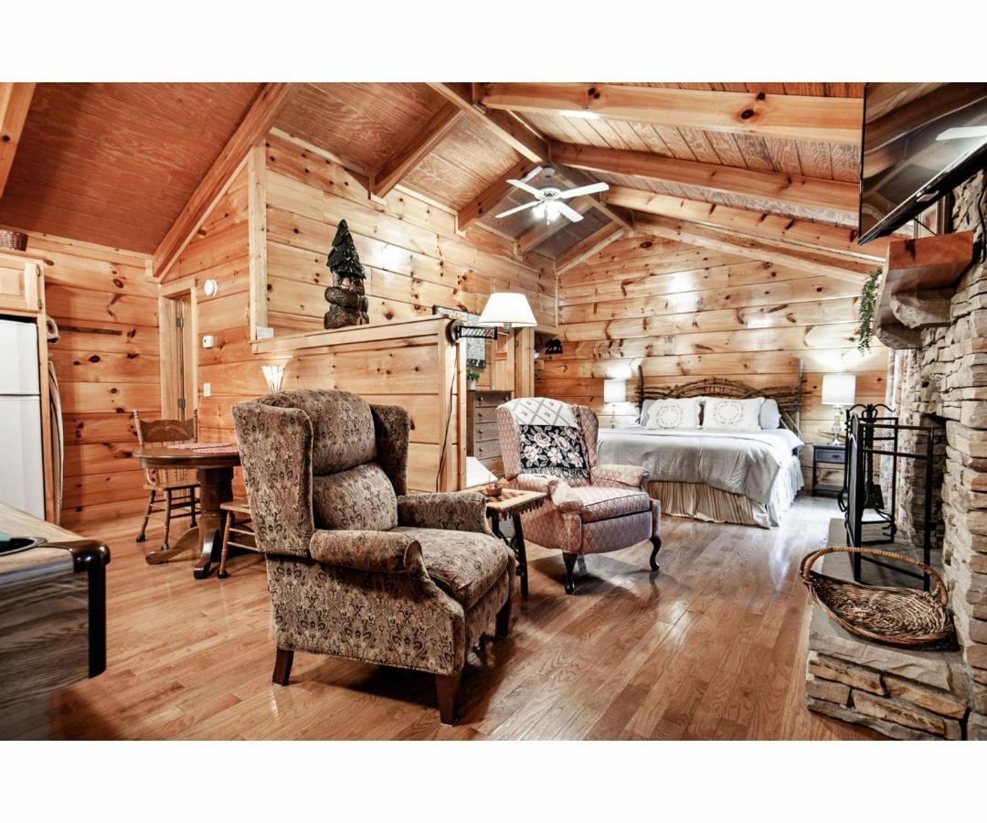 Peekaboo With Hot Tub, Pool Table, And Jacuzzi Villa Pigeon Forge Ngoại thất bức ảnh