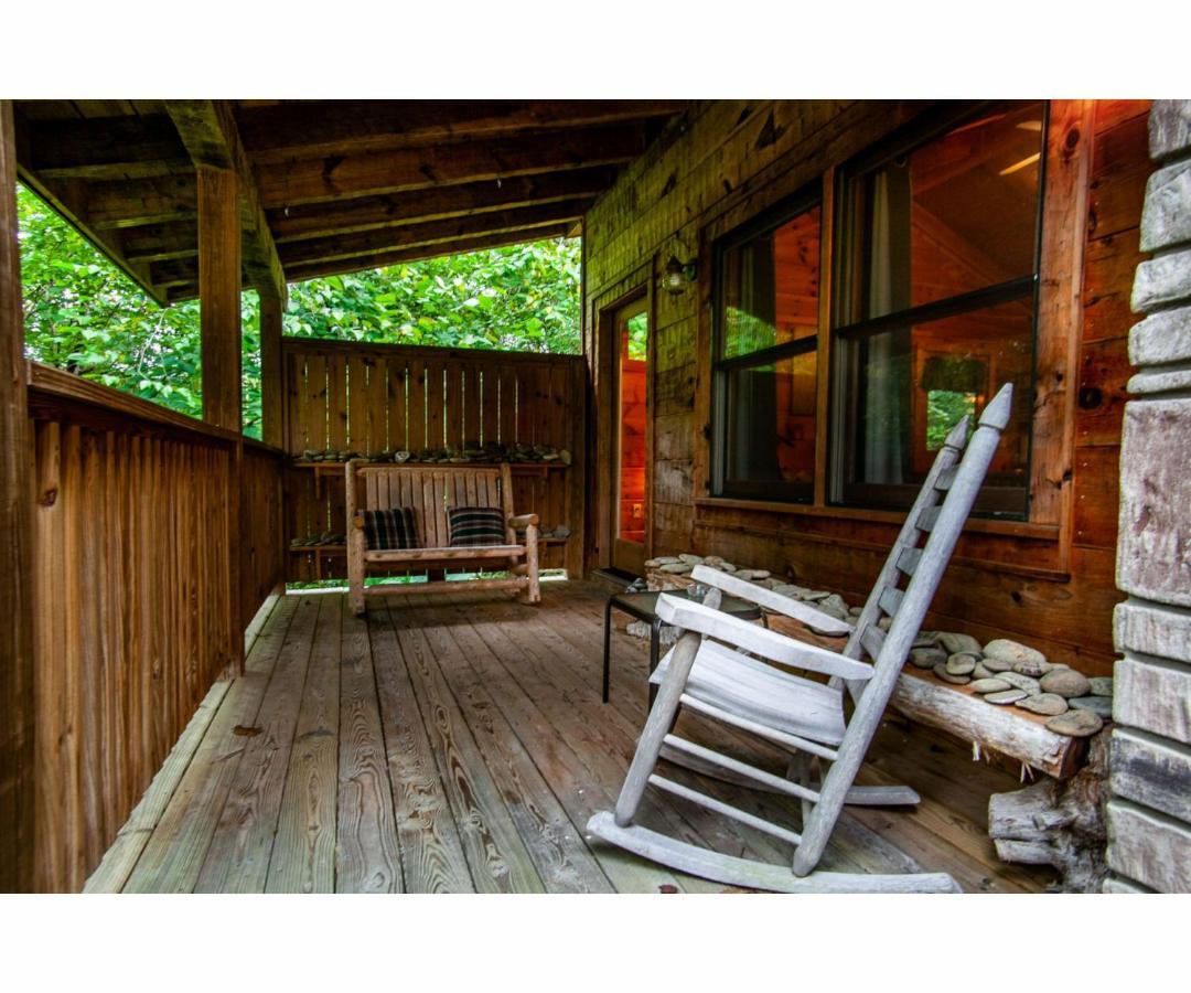 Peekaboo With Hot Tub, Pool Table, And Jacuzzi Villa Pigeon Forge Ngoại thất bức ảnh