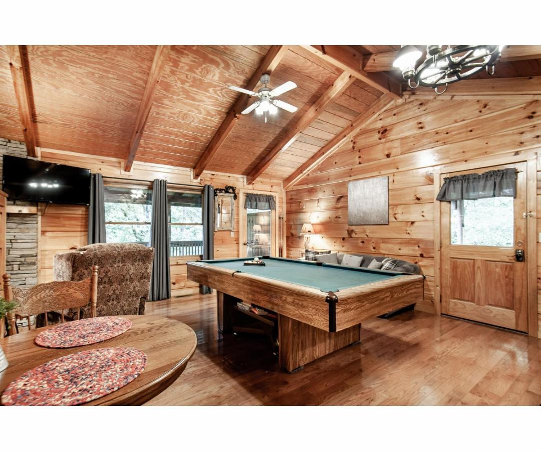 Peekaboo With Hot Tub, Pool Table, And Jacuzzi Villa Pigeon Forge Ngoại thất bức ảnh
