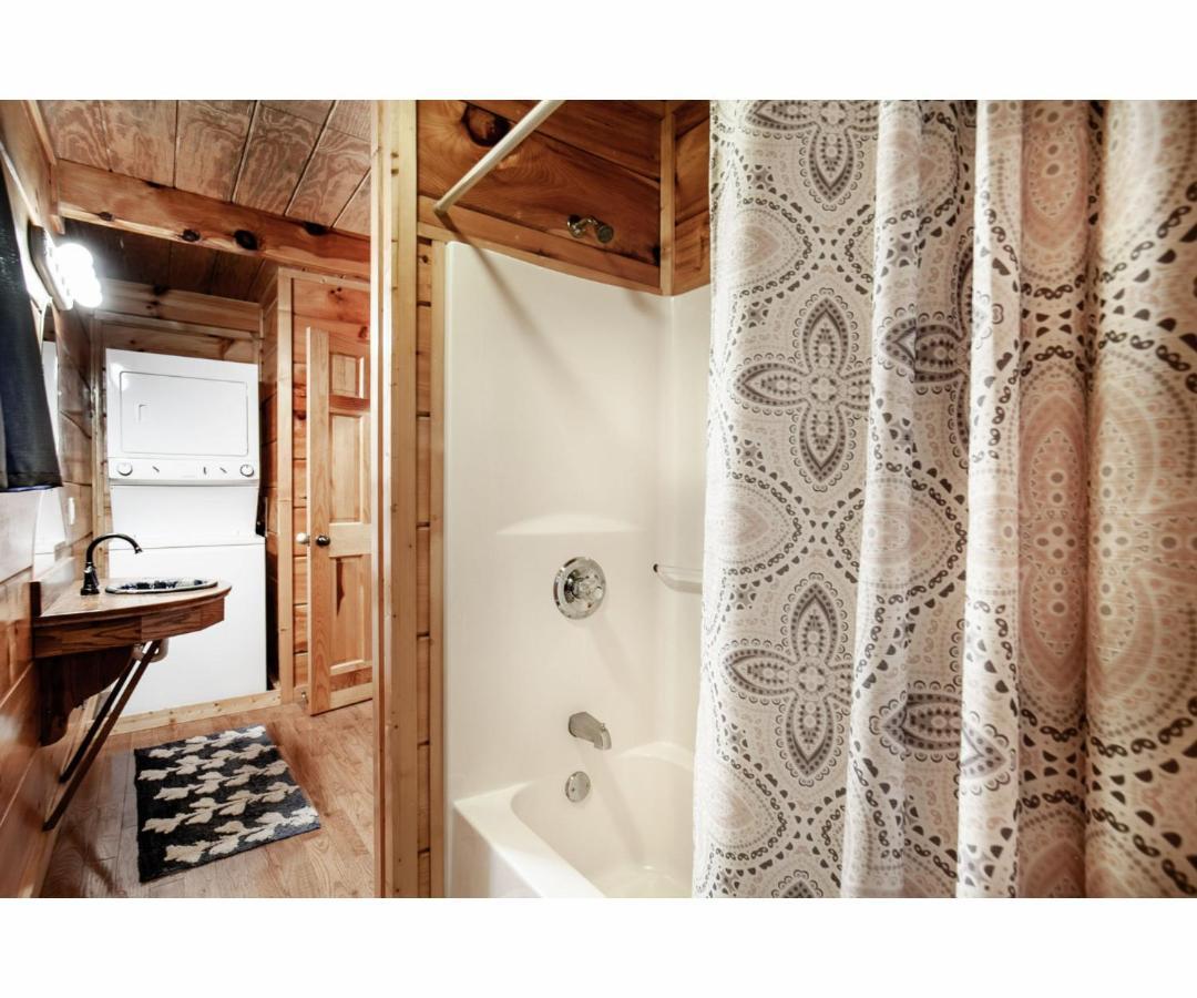 Peekaboo With Hot Tub, Pool Table, And Jacuzzi Villa Pigeon Forge Ngoại thất bức ảnh