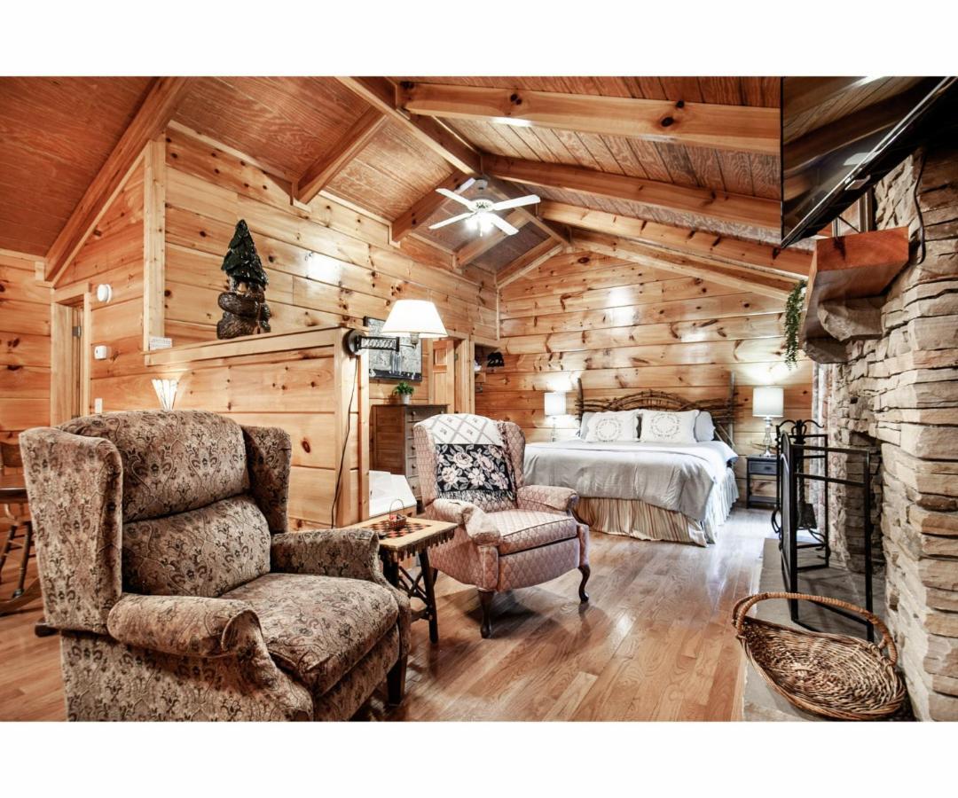Peekaboo With Hot Tub, Pool Table, And Jacuzzi Villa Pigeon Forge Ngoại thất bức ảnh