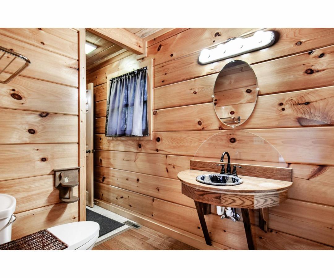 Peekaboo With Hot Tub, Pool Table, And Jacuzzi Villa Pigeon Forge Ngoại thất bức ảnh