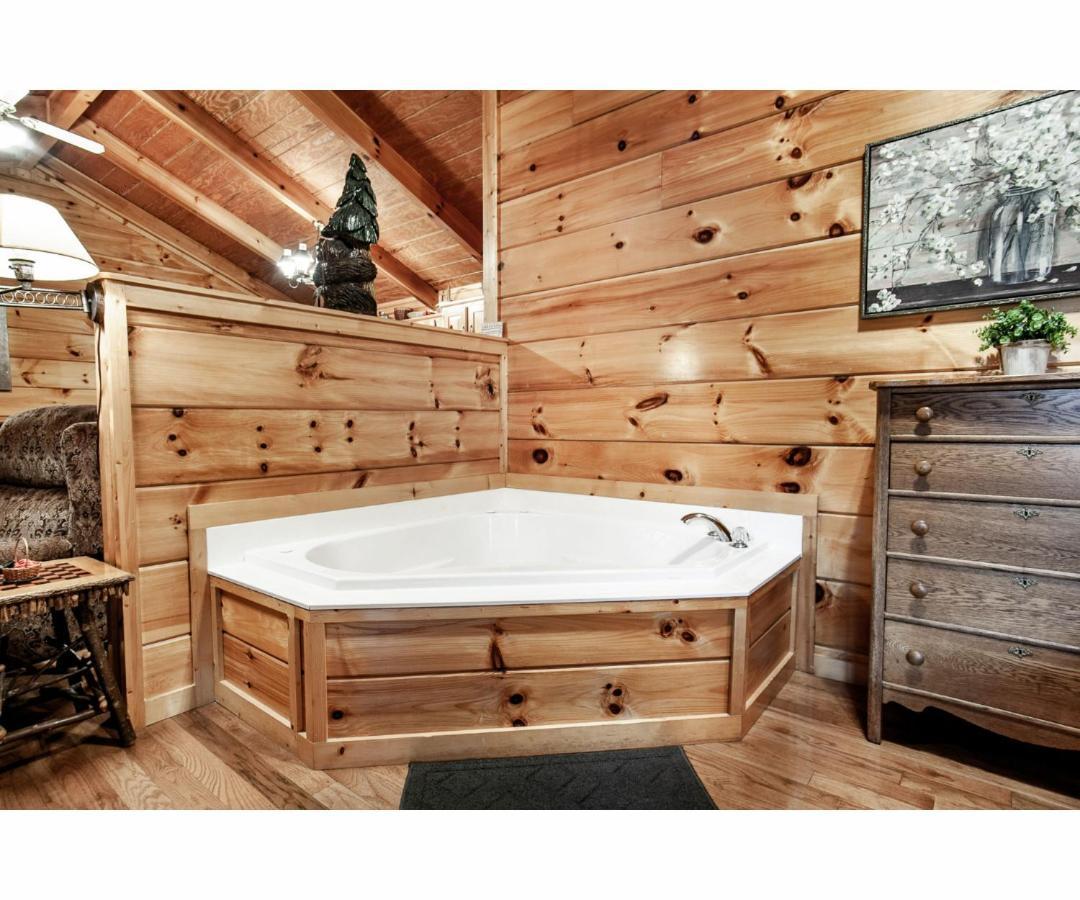 Peekaboo With Hot Tub, Pool Table, And Jacuzzi Villa Pigeon Forge Ngoại thất bức ảnh